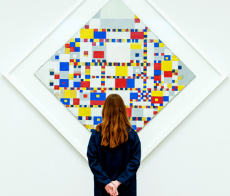 A woman looking at a Mondriaan painting
