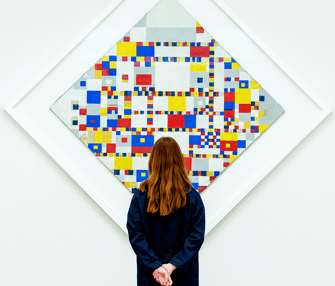 A woman looking at a Mondriaan painting